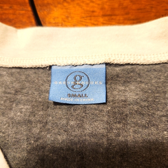 Women's Garth Brooks Stadium Tour Shirt Size Small - Picture 7 of 8